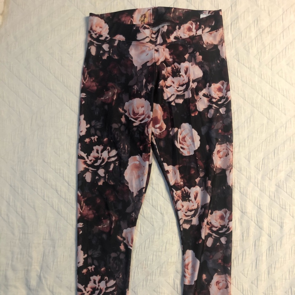 American Eagle legging. Smoke and pet free home.